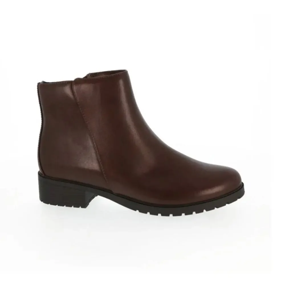 Trotters Margo Short Size Zip Bootie Size 9.5 NEW
